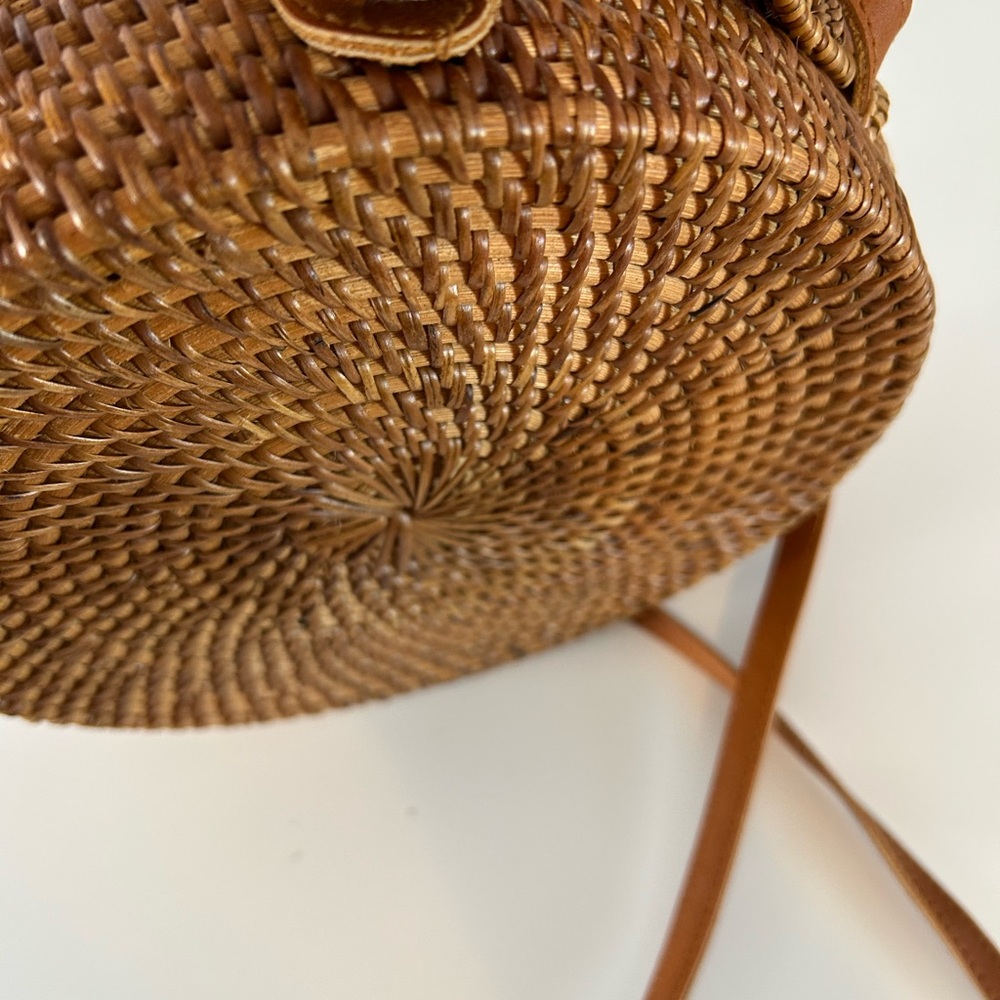 Round Woven Tan Bag - Picture 4 of 6